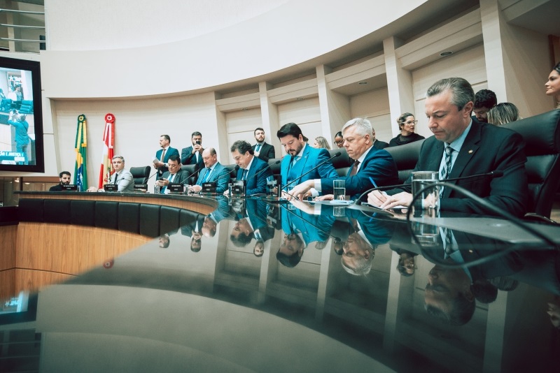 Alesc aprova projeto que sugere unificação das eleições e mandatos de cinco anos