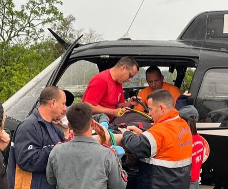 Defesa Civil de Turvo e forças de segurança atuam no resgate de moradores em áreas de risco