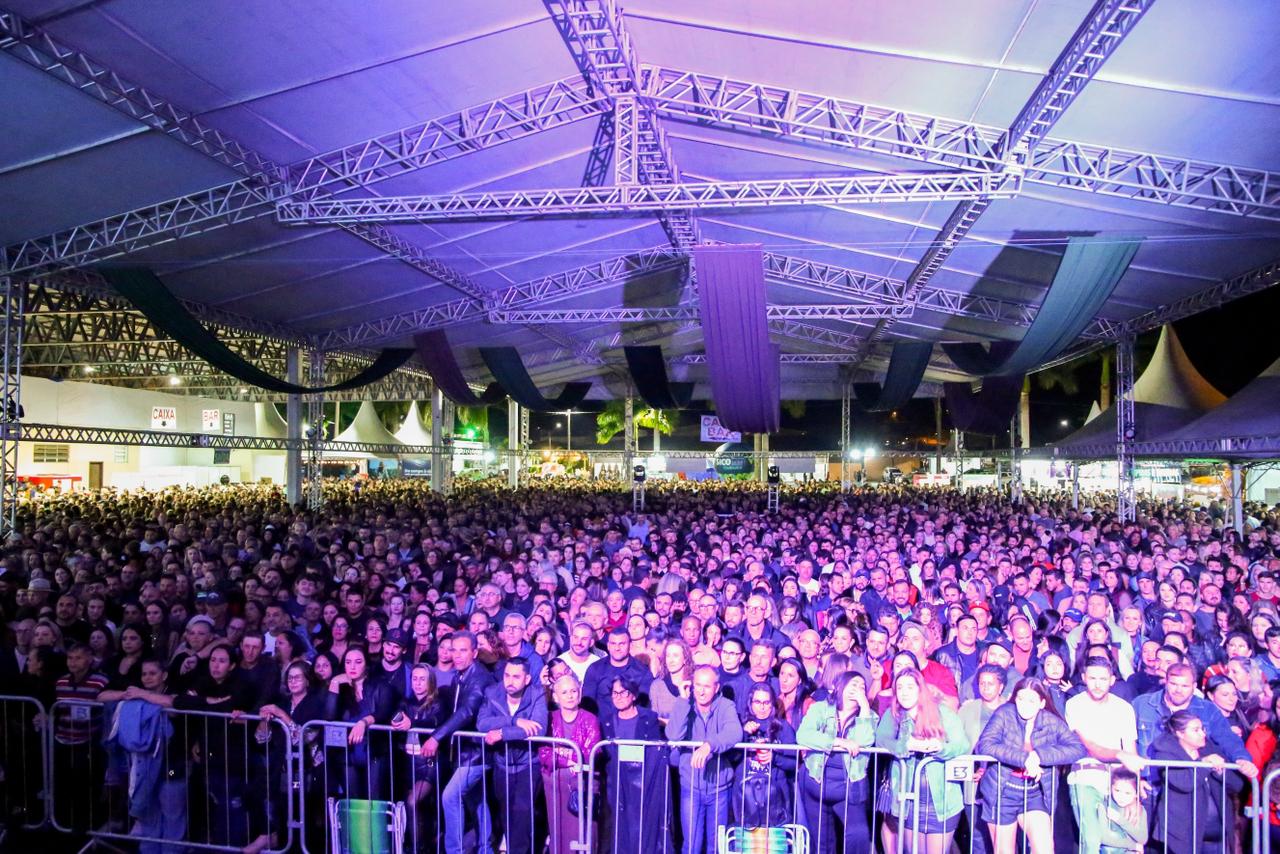 Show do Traia Véia reúne milhares de pessoas na VIII Agrimeleiro