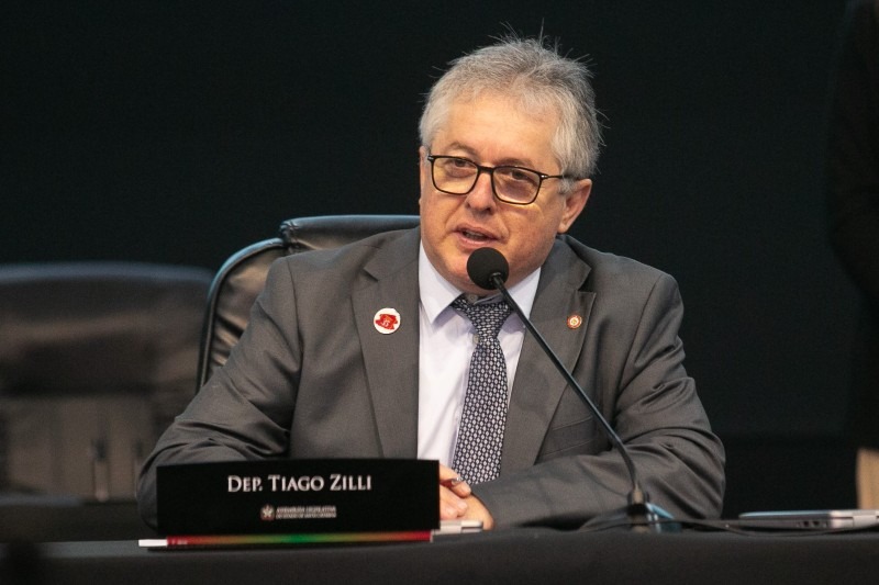 Deputado Tiago Zilli leva o gabinete à praça e apresenta investimentos que transformaram o Sul  